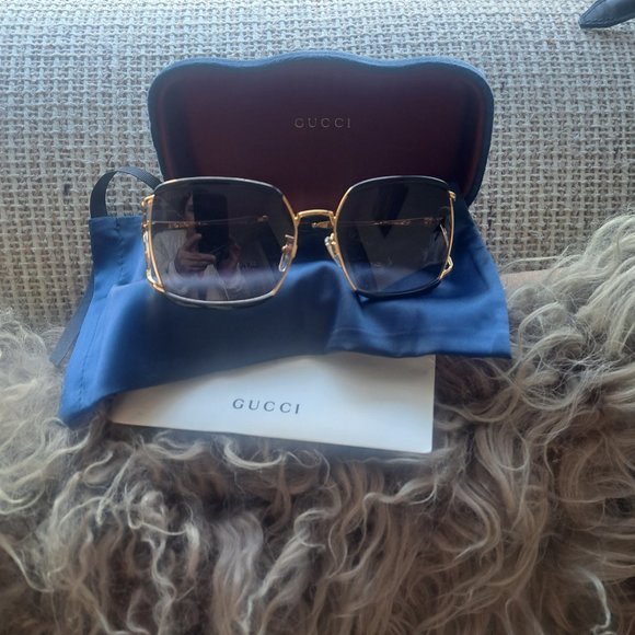 NEW GUCCI Sunglasses - Picture 2 of 7